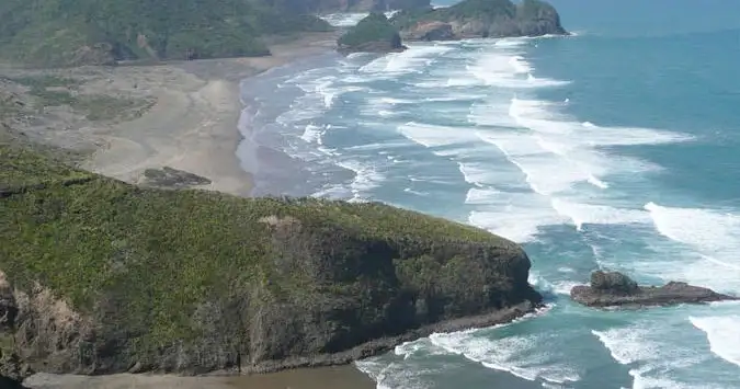 Auckland Scenic Helicopter Tour Over City and Coast