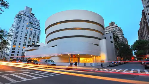 Guggenheim Museum Entry with Manhattan Highlights Guided Walking Tour